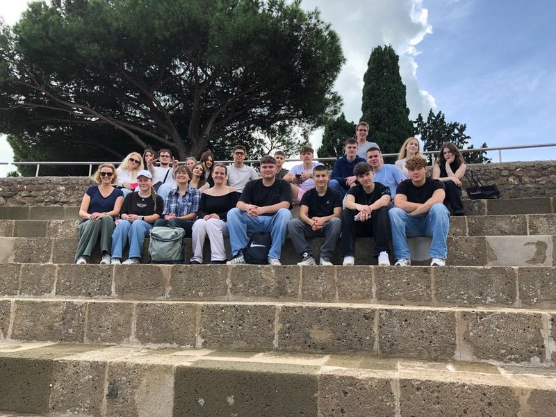 Gruppenfoto auf einer Treppe