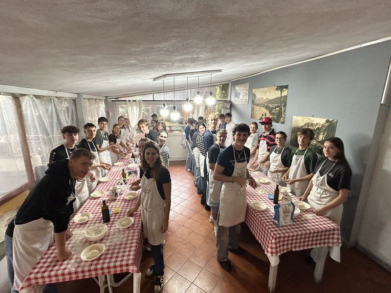 Gruppenbild beim Pizza backen