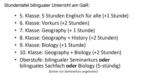 Die Stundentafel für bilingualen Unterricht beschreibt die Fächer und Stundenanzahl für jede Klasse von 5 bis Oberstufe.